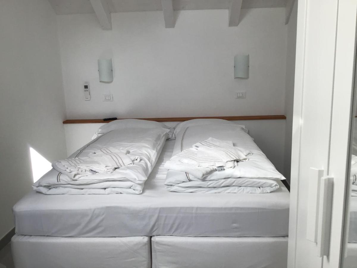 Casa Luigia Rooms Mtb In Finalborgo Bike Room Tour Ebike Trekking Finale Ligure Exteriör bild