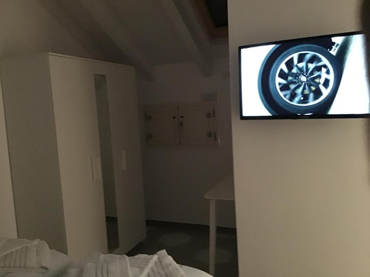 Casa Luigia Rooms Mtb In Finalborgo Bike Room Tour Ebike Trekking Finale Ligure Exteriör bild