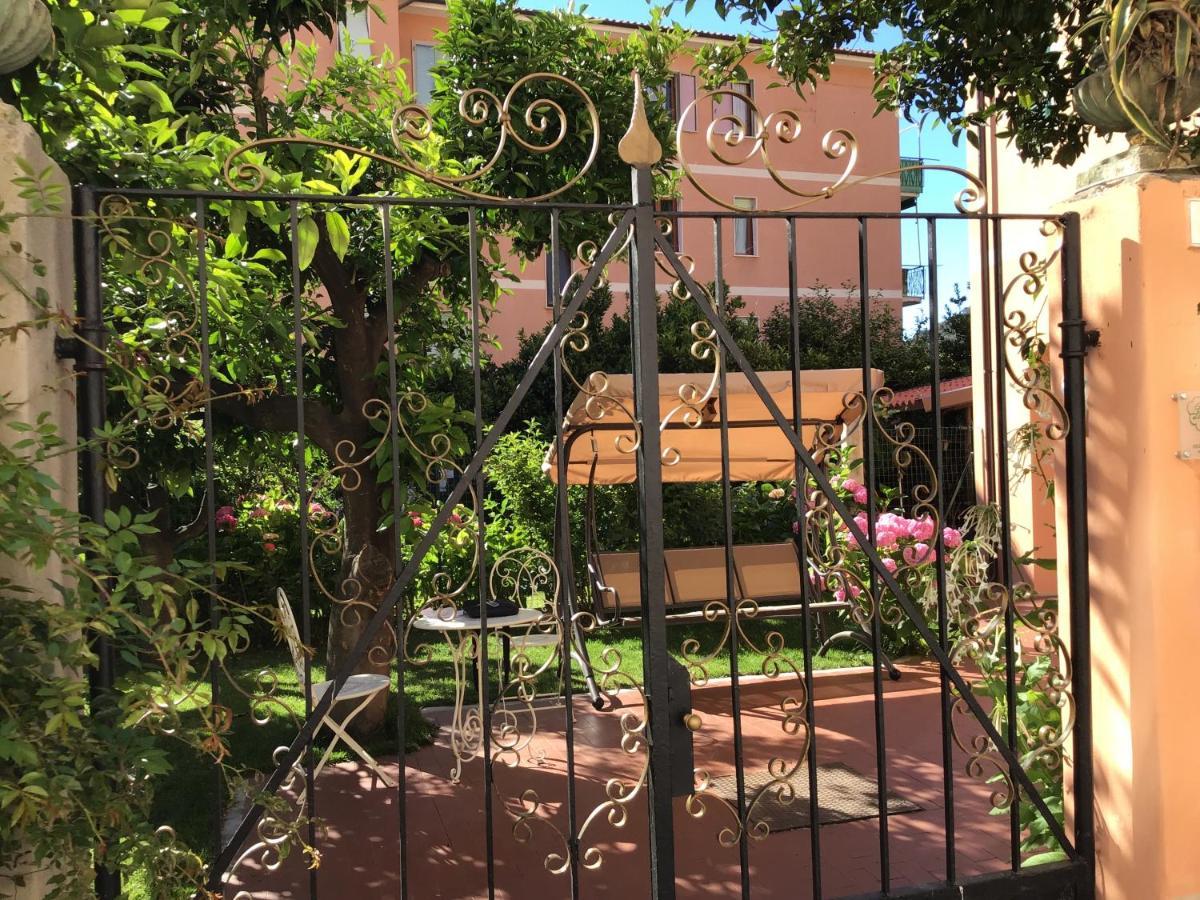 Casa Luigia Rooms Mtb In Finalborgo Bike Room Tour Ebike Trekking Finale Ligure Exteriör bild