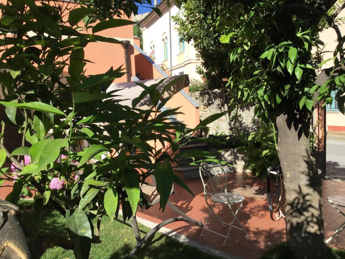Casa Luigia Rooms Mtb In Finalborgo Bike Room Tour Ebike Trekking Finale Ligure Exteriör bild
