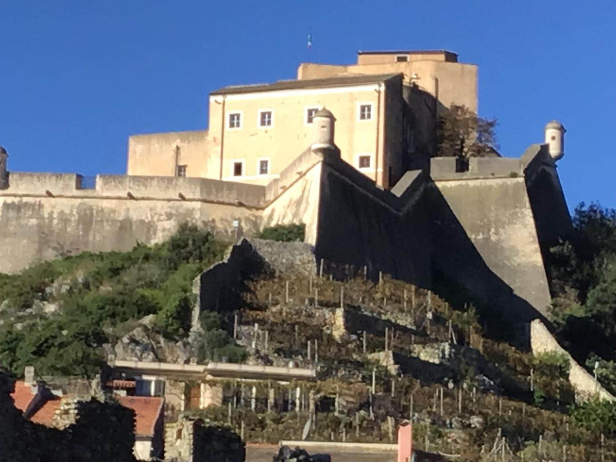 Casa Luigia Rooms Mtb In Finalborgo Bike Room Tour Ebike Trekking Finale Ligure Exteriör bild