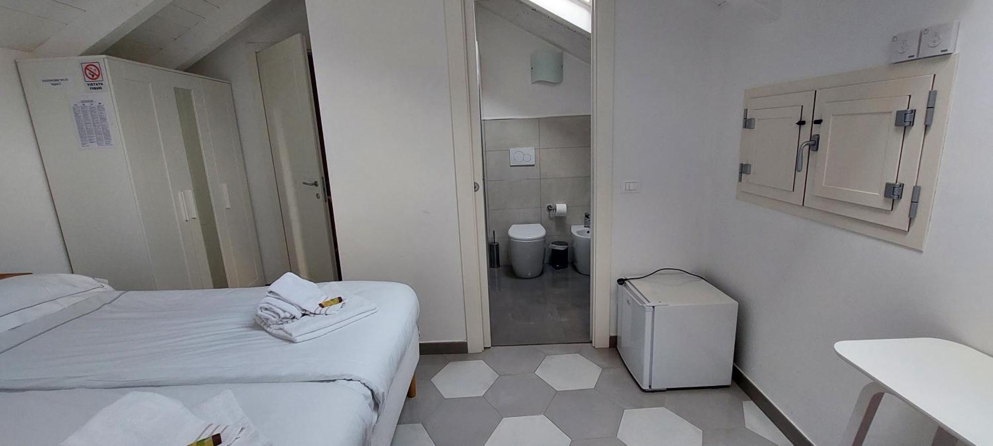 Casa Luigia Rooms Mtb In Finalborgo Bike Room Tour Ebike Trekking Finale Ligure Exteriör bild