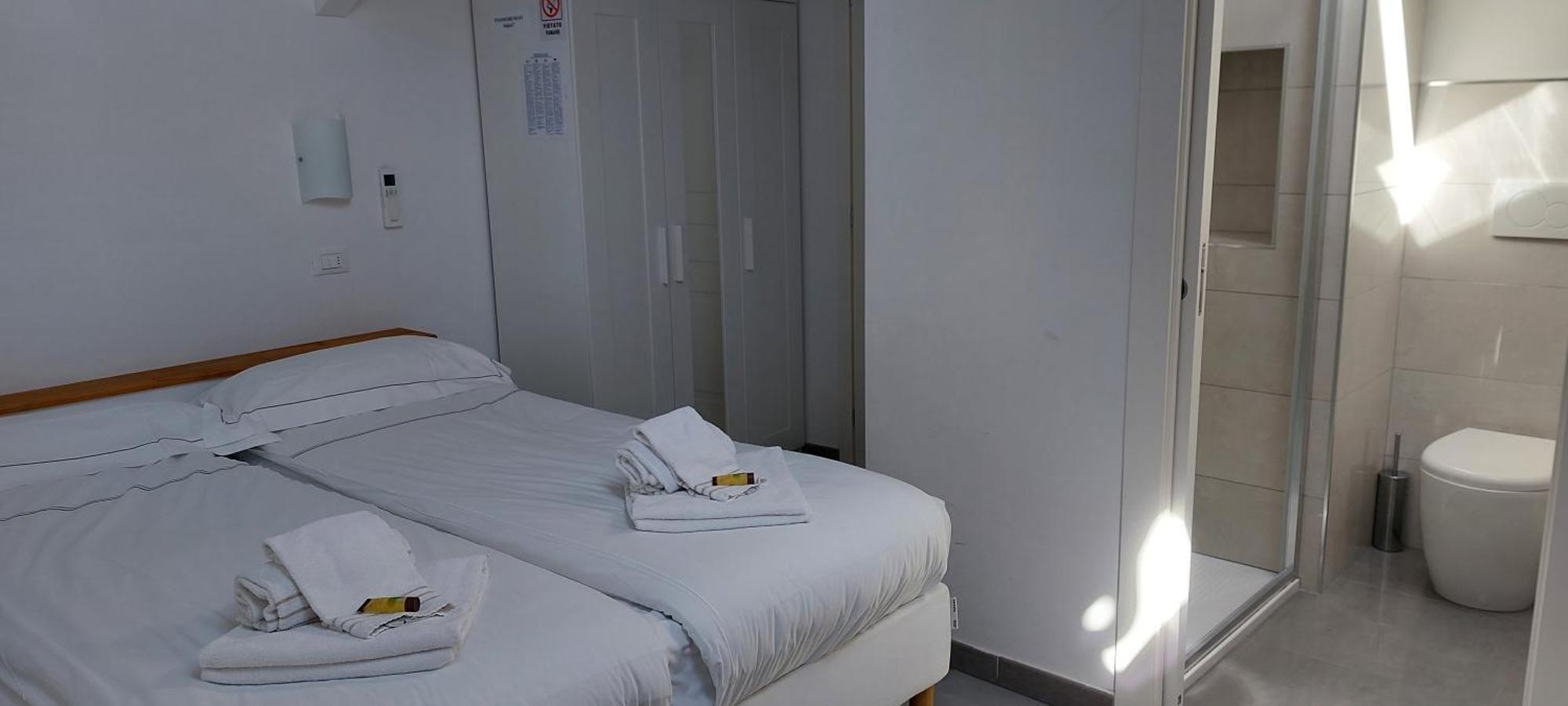 Casa Luigia Rooms Mtb In Finalborgo Bike Room Tour Ebike Trekking Finale Ligure Exteriör bild